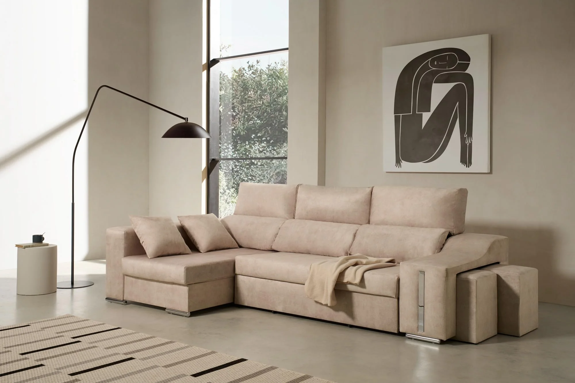 Sofá chaise longue cama con arcón y puff beige